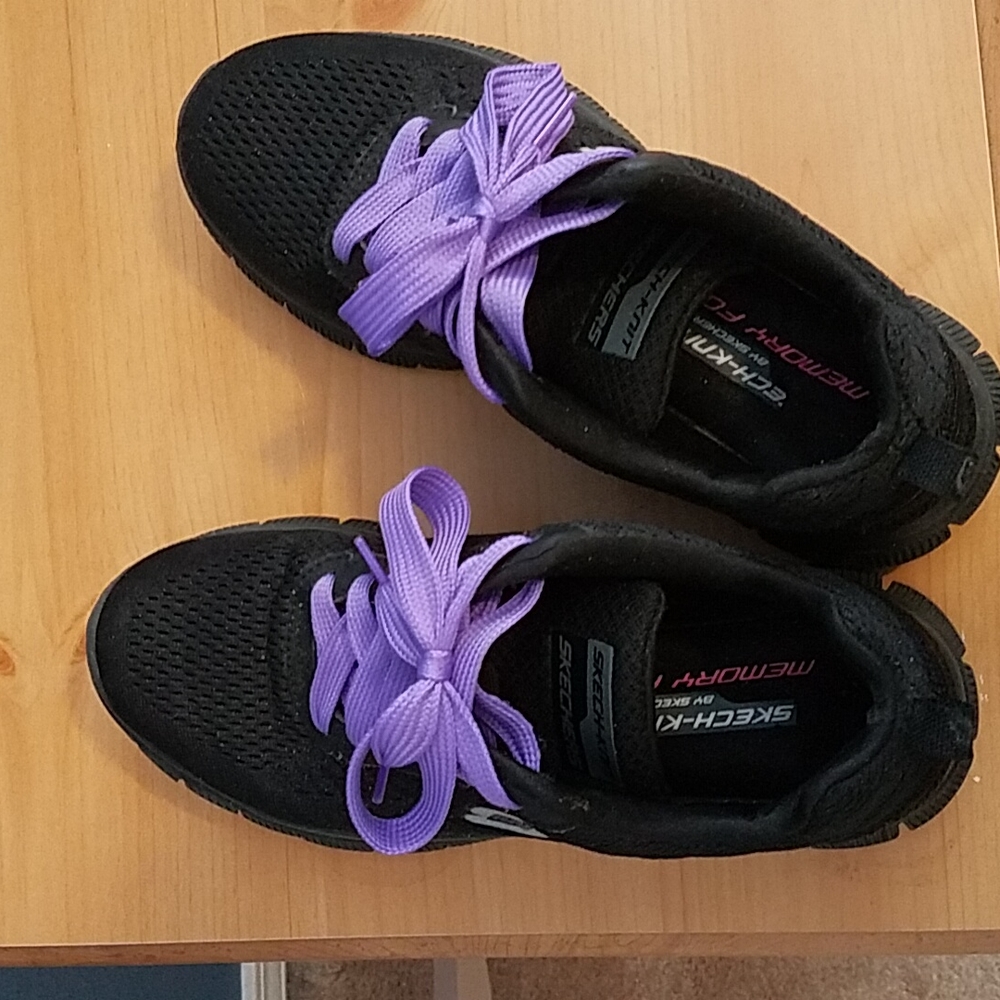 SKETCHERS women sz 7 shoes.